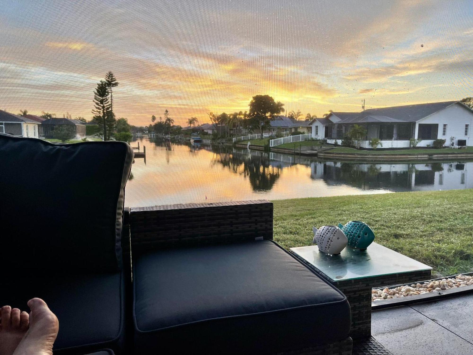 Serenity Waterfront Villa With King Suite, Private Pool, Great Lanai Enclosure And Long Water Views Cape Coral Exterior foto