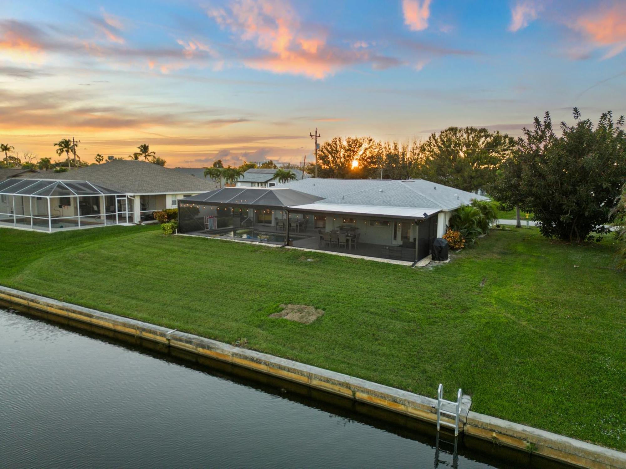 Serenity Waterfront Villa With King Suite, Private Pool, Great Lanai Enclosure And Long Water Views Cape Coral Exterior foto