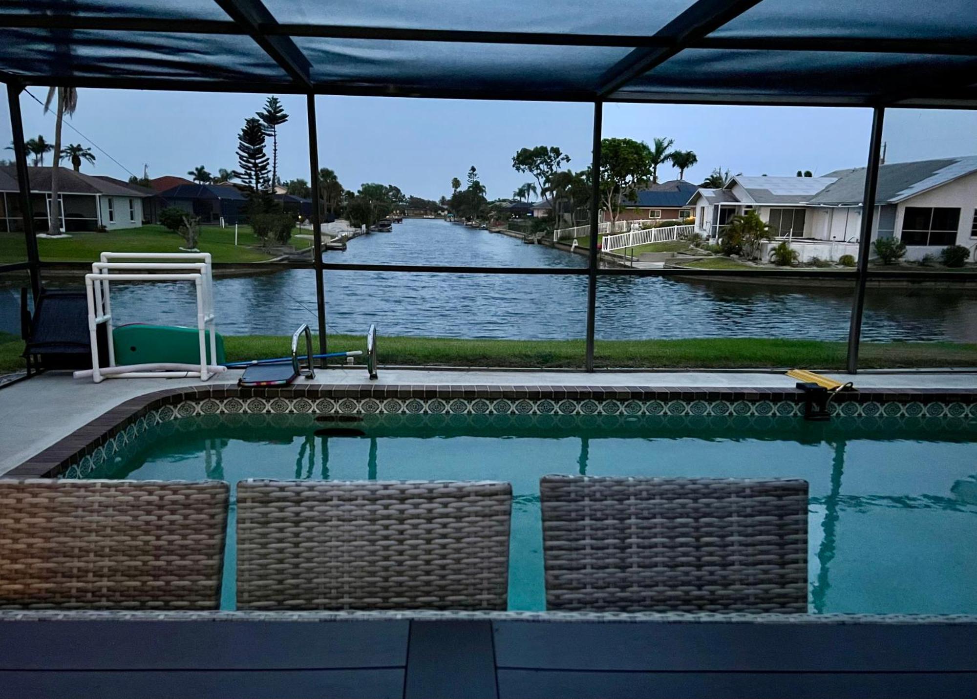 Serenity Waterfront Villa With King Suite, Private Pool, Great Lanai Enclosure And Long Water Views Cape Coral Exterior foto