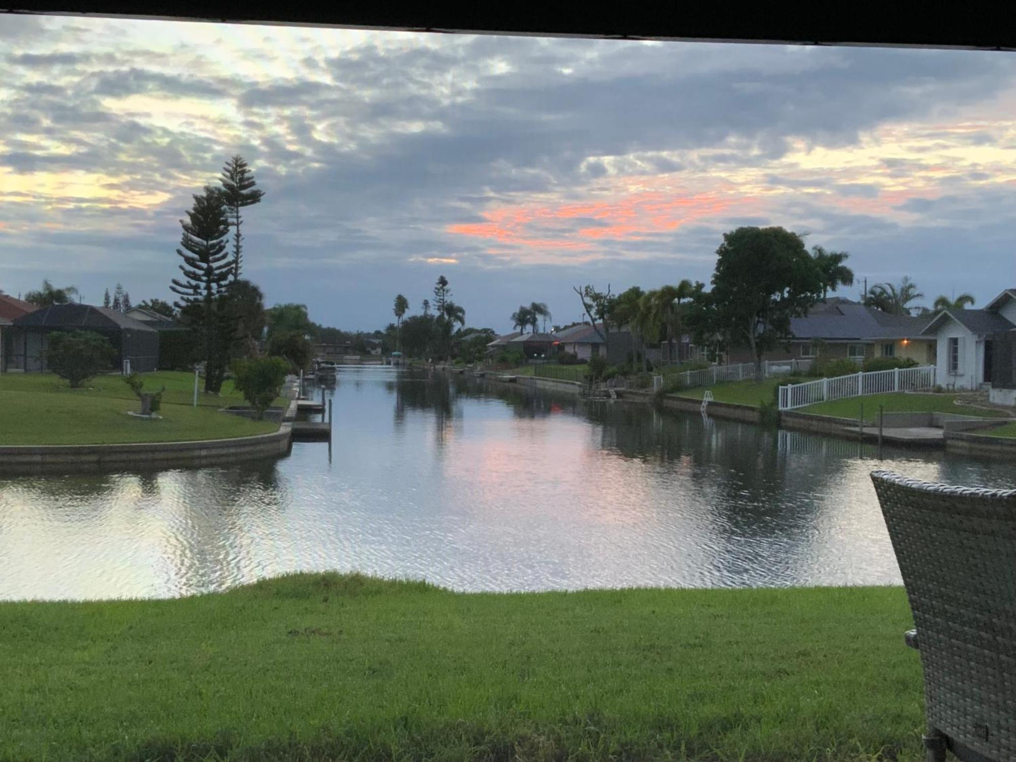 Serenity Waterfront Villa With King Suite, Private Pool, Great Lanai Enclosure And Long Water Views Cape Coral Exterior foto