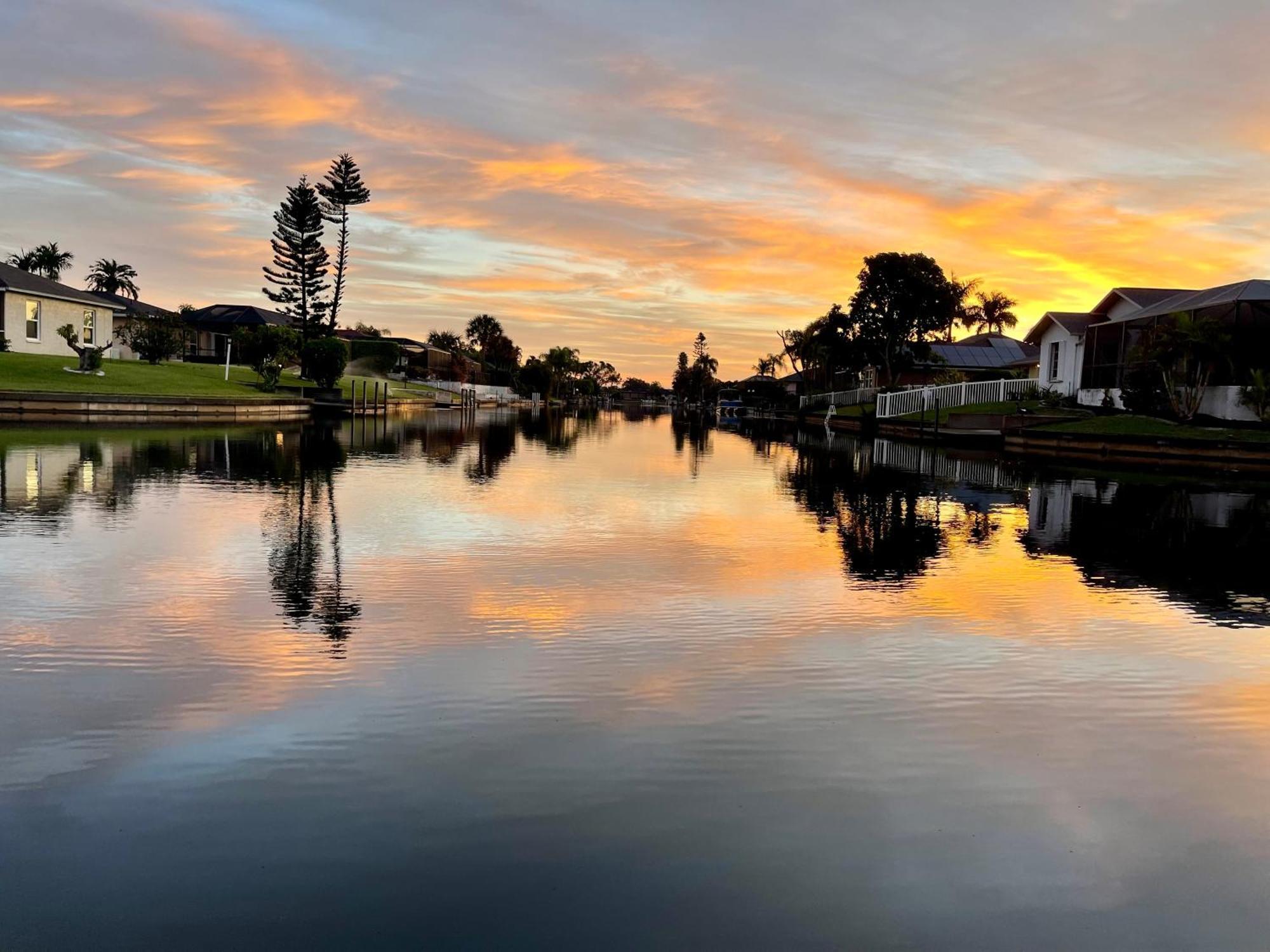 Serenity Waterfront Villa With King Suite, Private Pool, Great Lanai Enclosure And Long Water Views Cape Coral Exterior foto