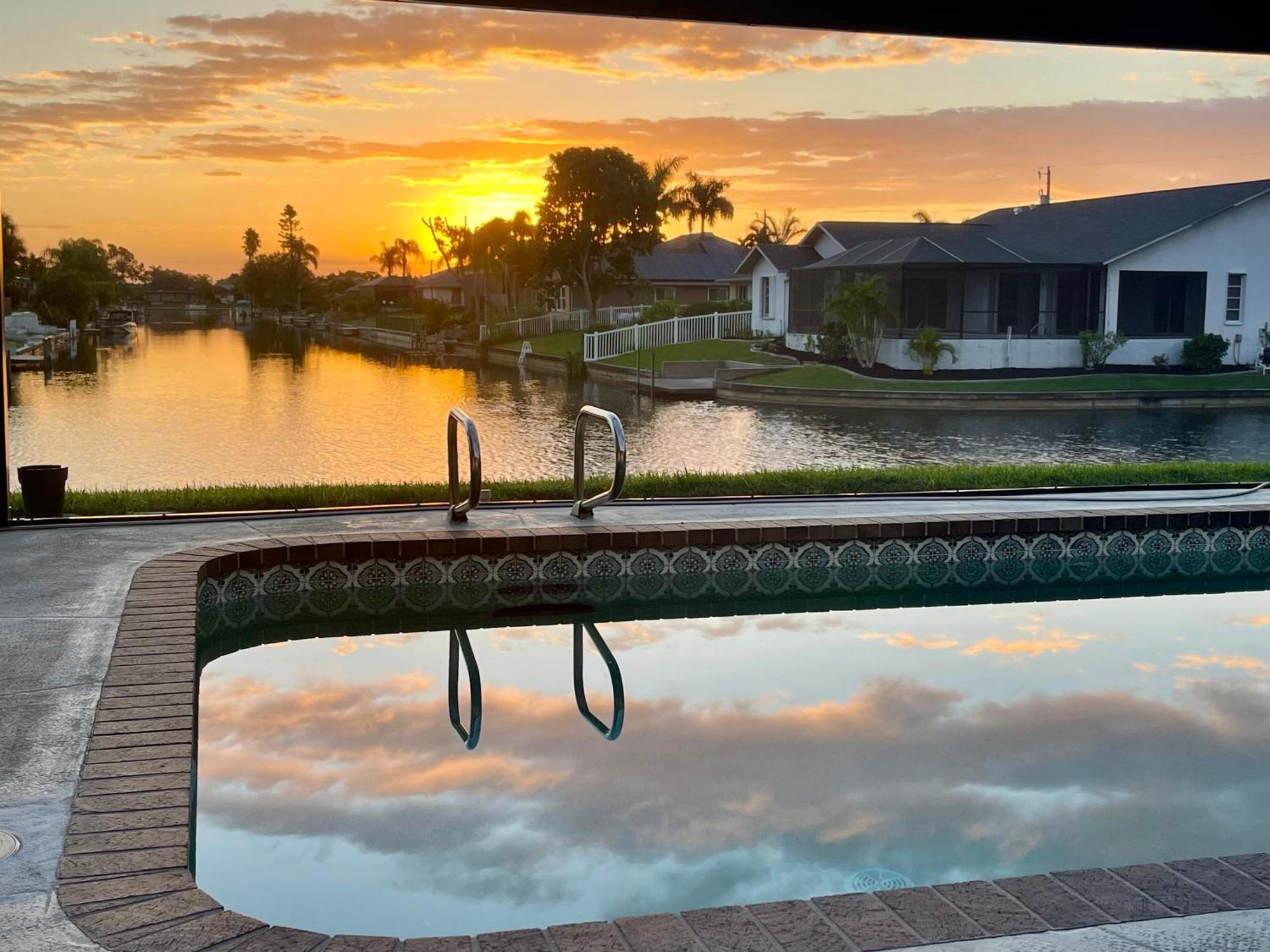 Serenity Waterfront Villa With King Suite, Private Pool, Great Lanai Enclosure And Long Water Views Cape Coral Exterior foto